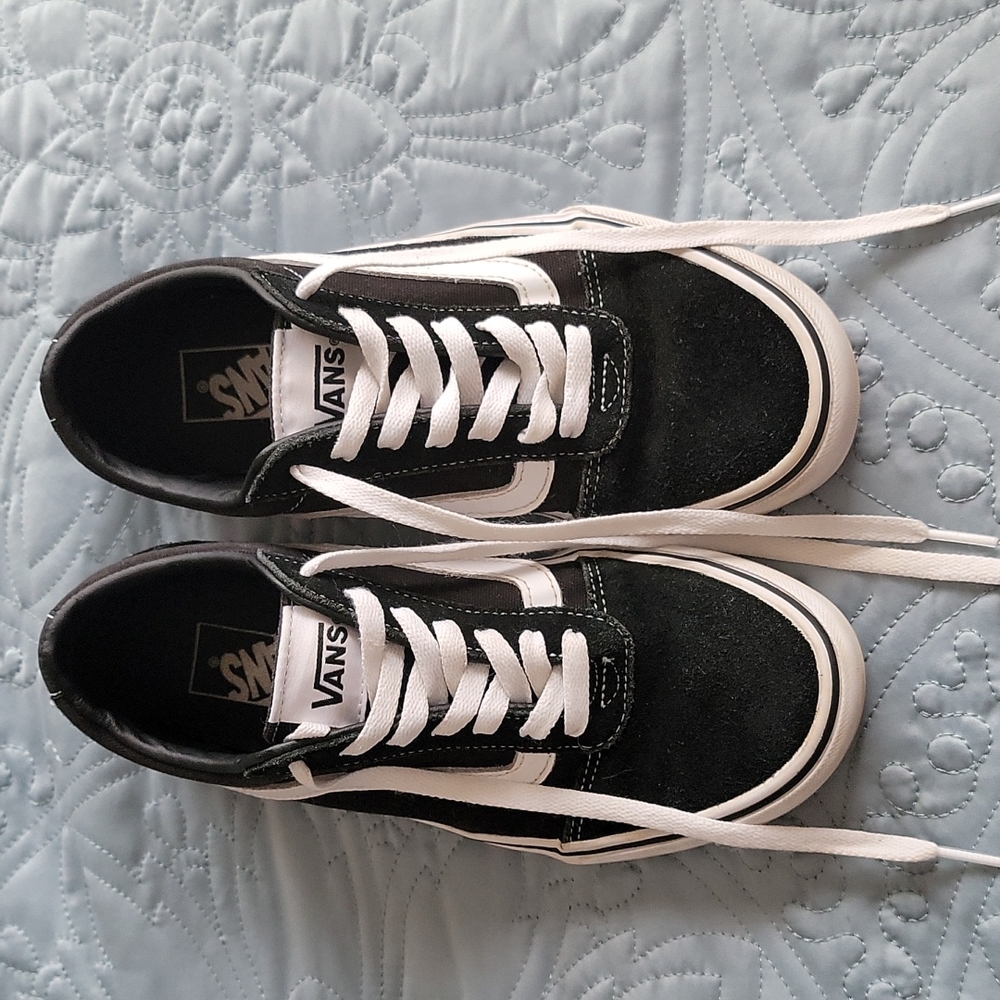 Women's black and suede canvas Vans size 7